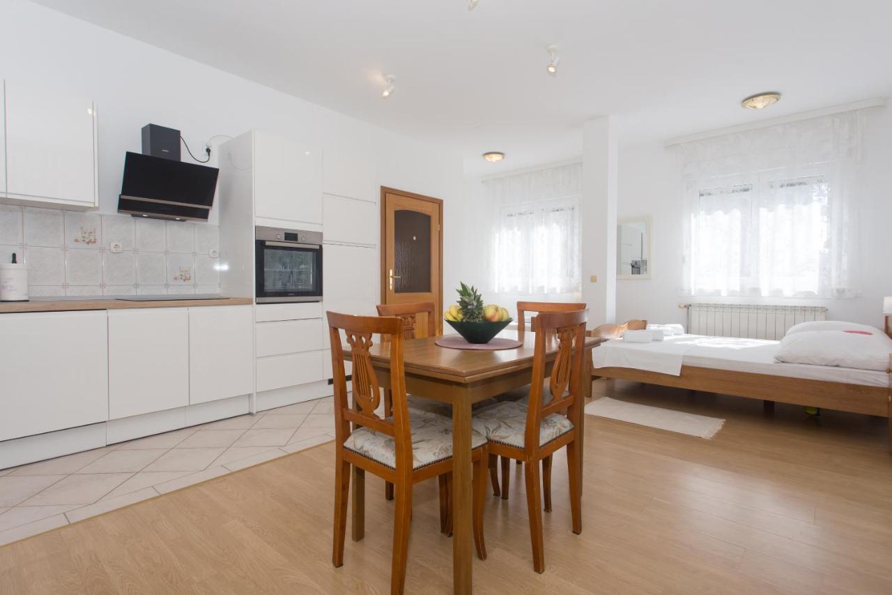 Apartments Villa Japeri Kaštela Chambre photo