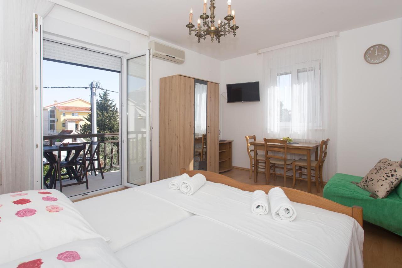 Apartments Villa Japeri Kaštela Chambre photo
